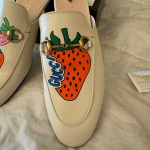 Gucci Princestown strawberry mules